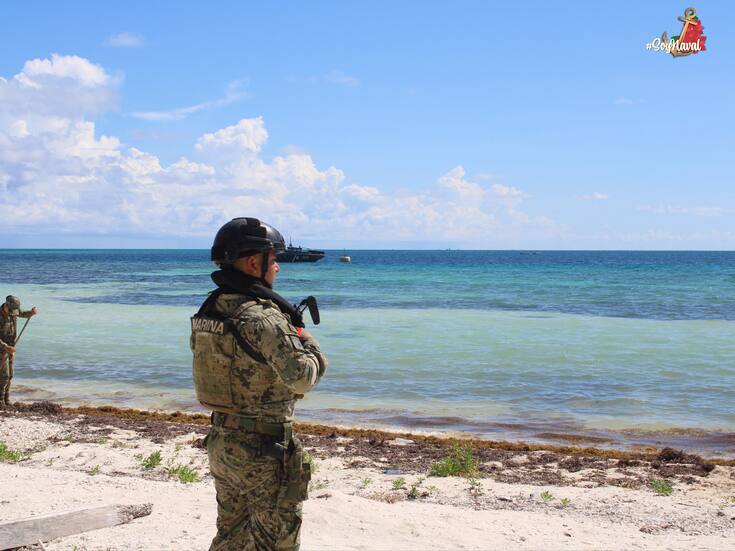 La Secretaría de Marina rescató a tres náufragos frente a Chiapas tras el hundimiento de una embarcación, activó protocolos de búsqueda y brindó atención médica oportuna