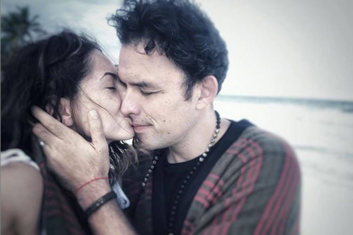 Exhibe Bárbara Mori su amor por Fernando Rovzar