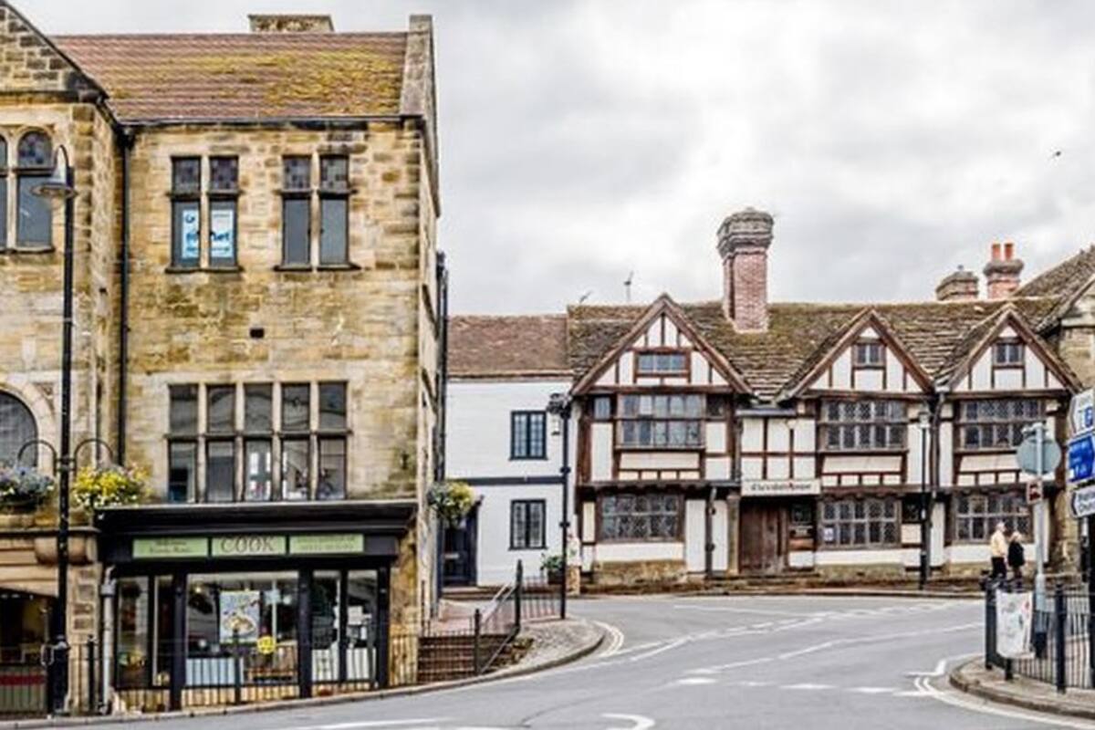 East Grinstead: el misterioso pueblo que se convirtió en la "capital" inglesa de la cienciología (y de otros cultos)