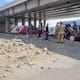 Mueren dos al volcar dompe en Tijuana-Tecate