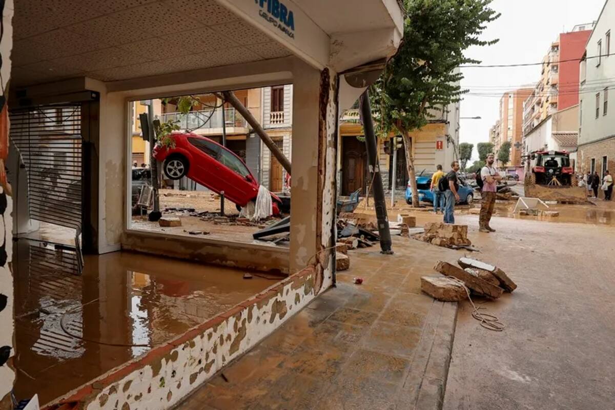 España enfrenta las inundaciones más mortales en décadas, con un aumento en el número de fallecidos que alcanza los 95