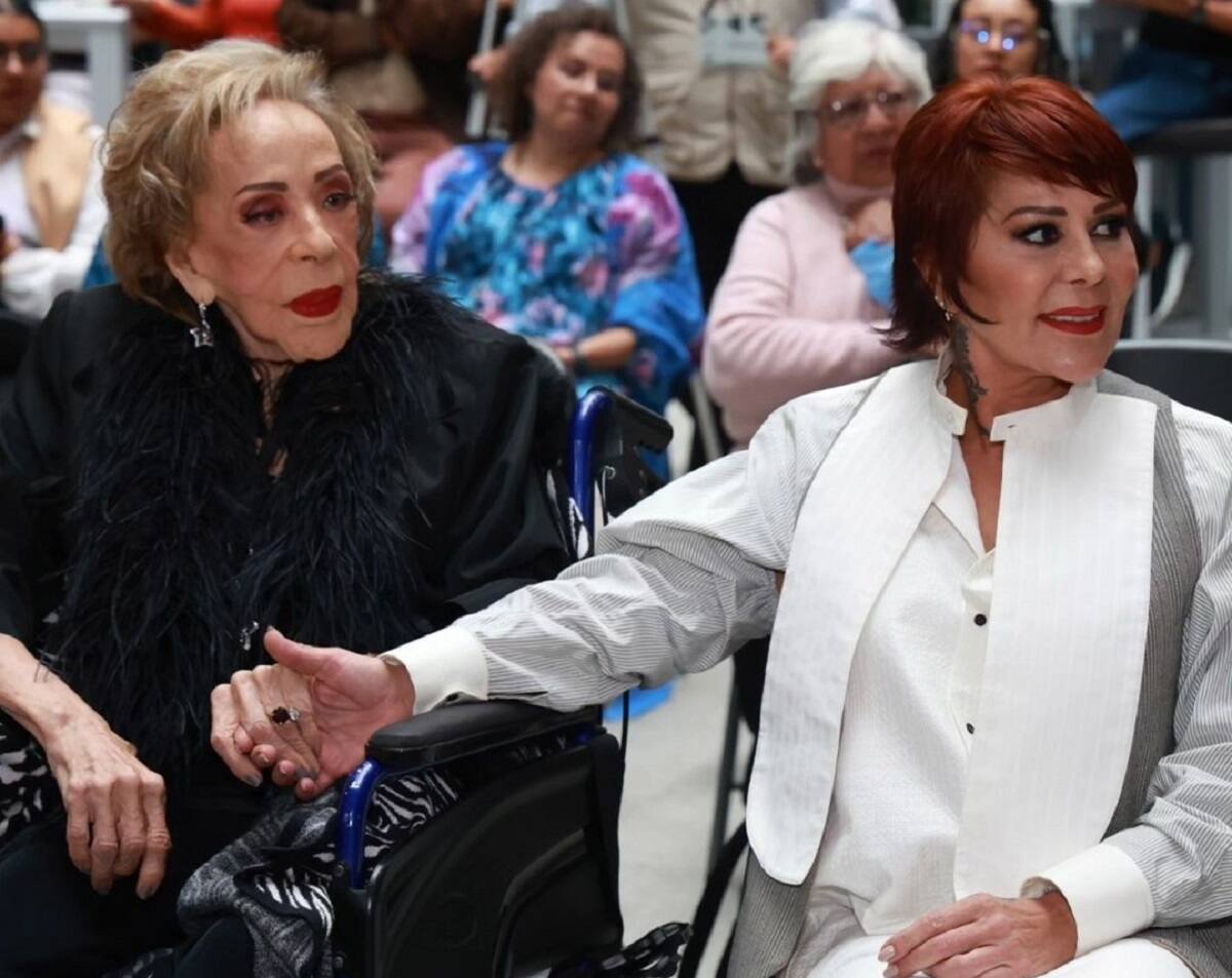 Silvia Pinal y Alejandra Guzmán durante el homenaje a la primera actriz en los Estudios Churubusco.
