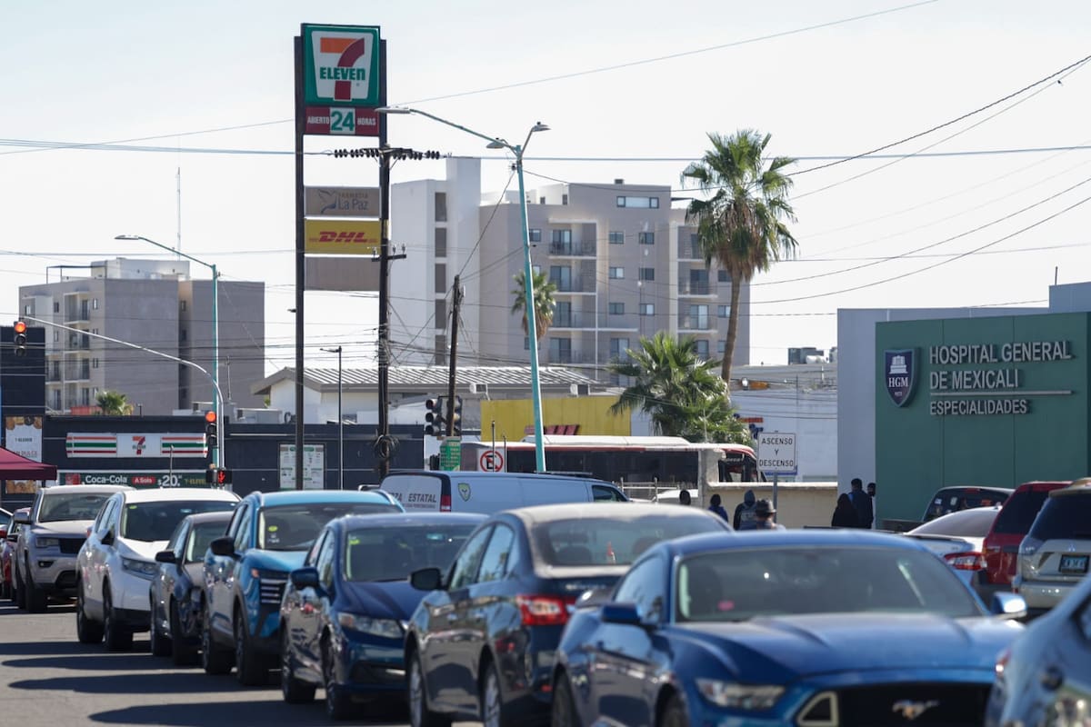 Bloqueo de calle Del Hospital dificulta acceso rápido a derechohabientes