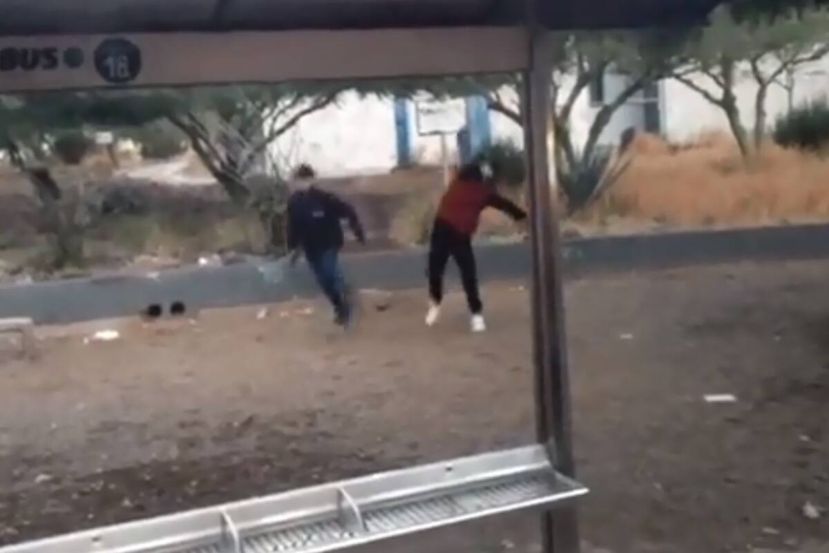 Captan a jóvenes que limpian vidrios en campal pelea frente al Musas