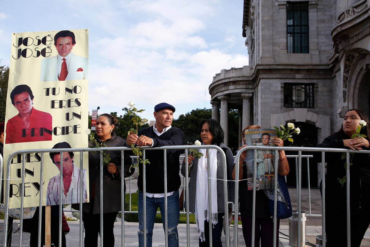 Cantan fans de José José ‘El Triste’ en la Basílica de Guadalupe