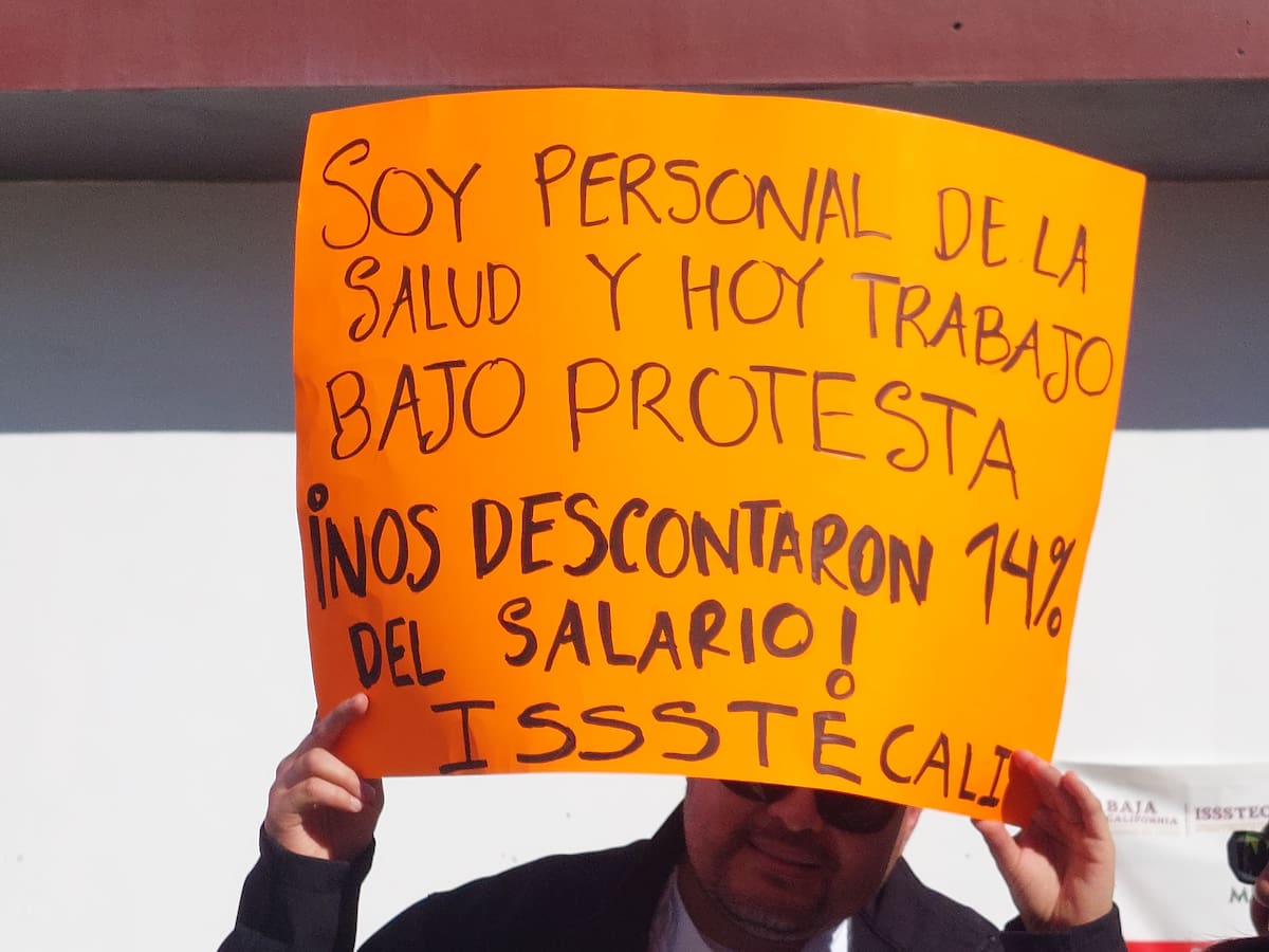 Le restaron 4 mil pesos del nuevo impuesto, la falta de prestaciones laborales y médicas por carecer base a pesar de prestar sus servicios. Foto: KHENNIA REYES