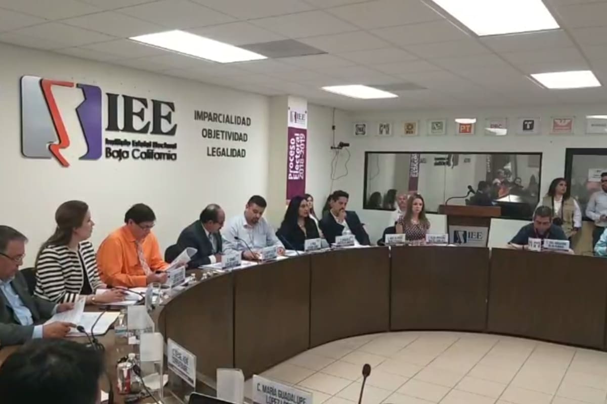 Entrega de constancia de mayoría a la alcaldesa electa de Tecate