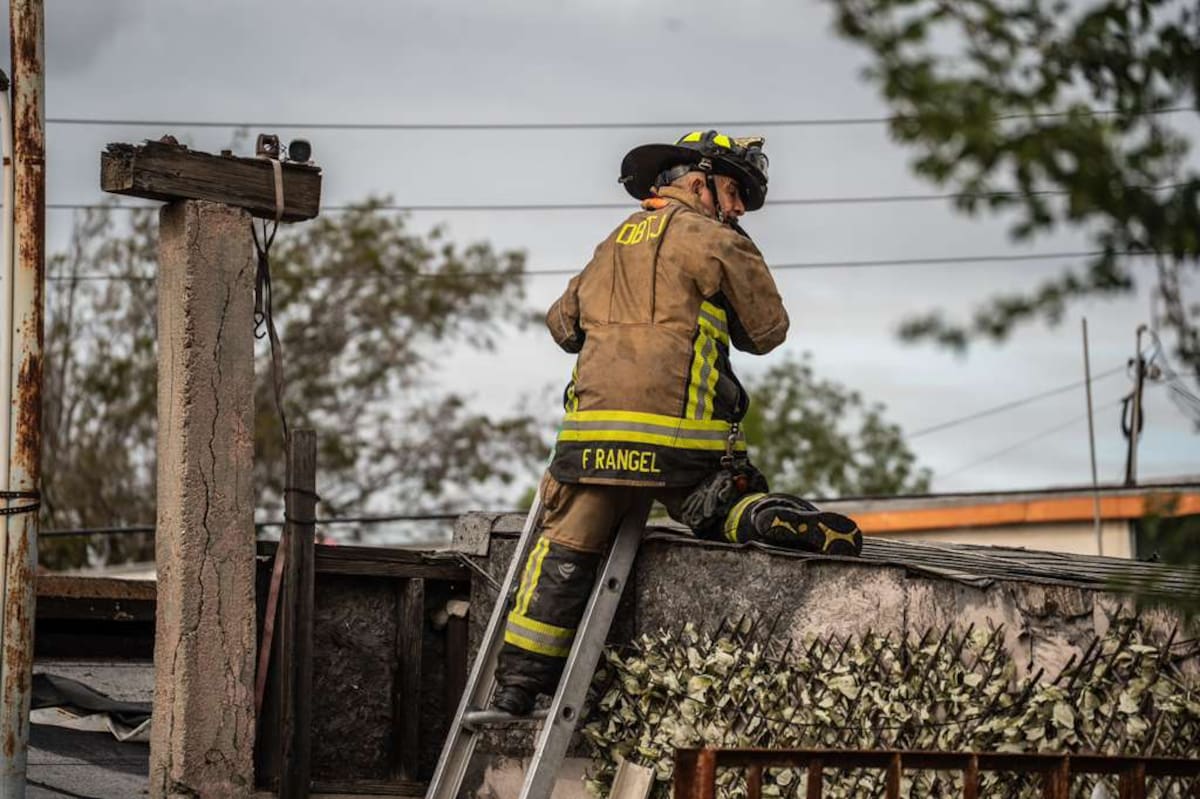 Un incendio dejó como saldo una vivienda consumida en la colonia Del Río, sin que se reportaran personas lesionadas. Foto: Border Zoom