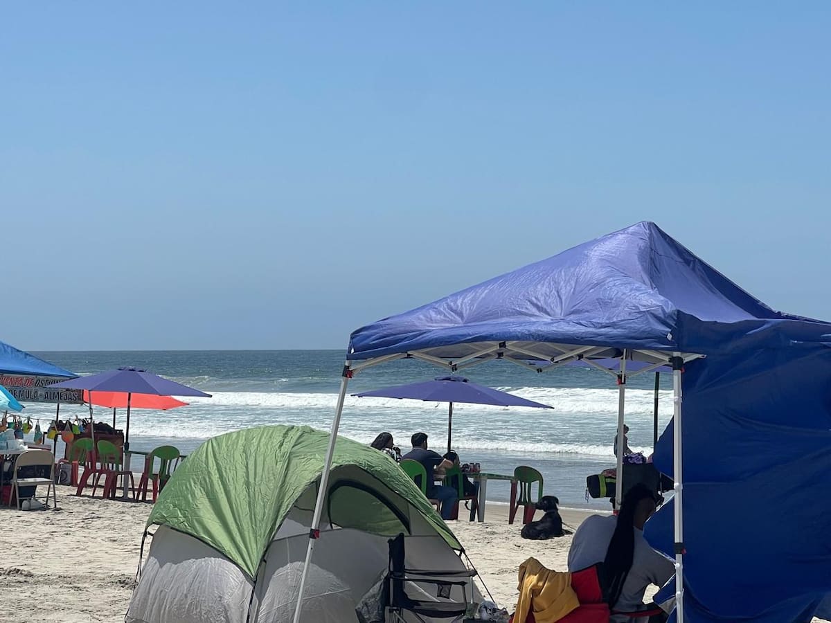 Asisten miles a playas de Rosarito en el día del trabajo. Foto: Carmen Gutiérrez