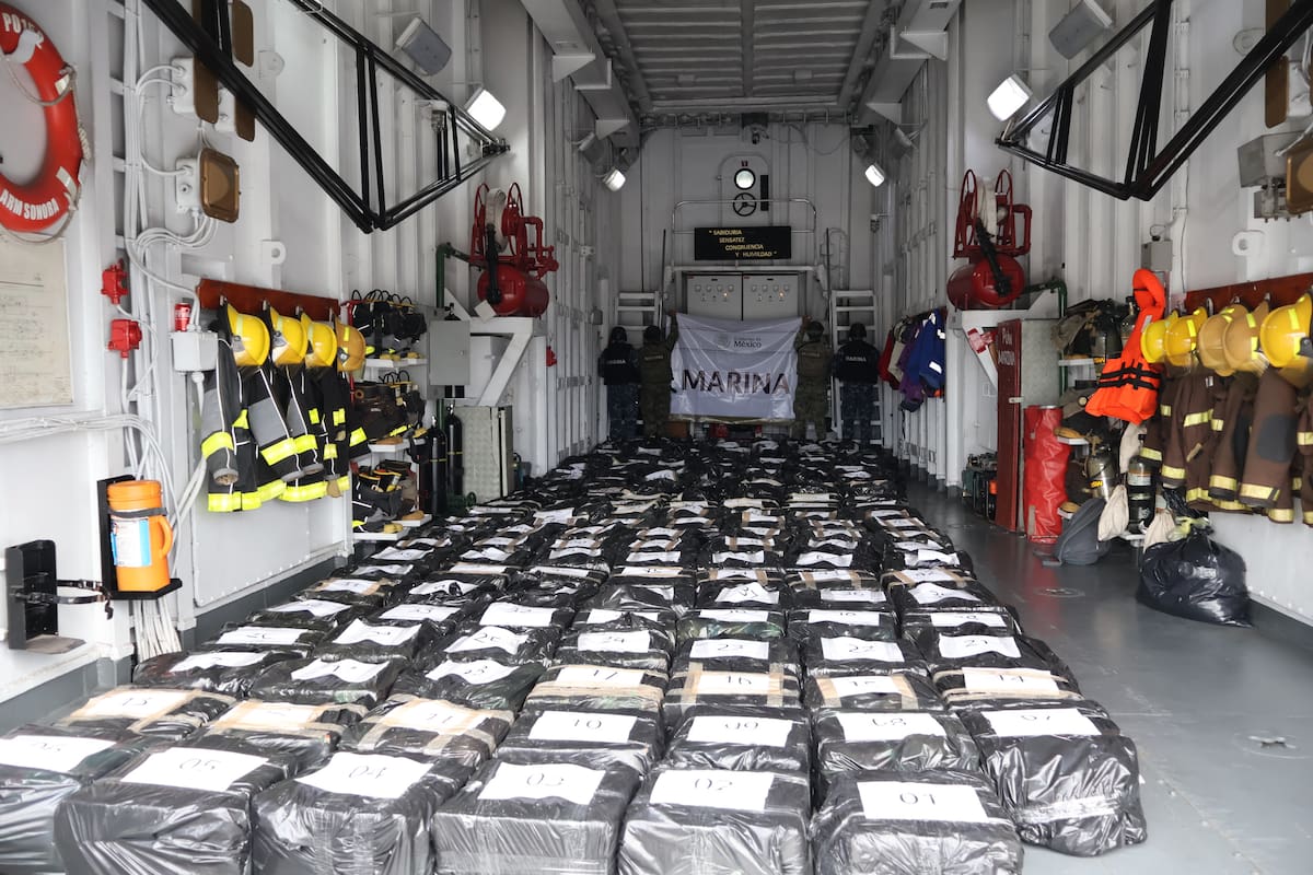 Aseguran aproximadamente 188 bultos con toneladas de presunta cocaína