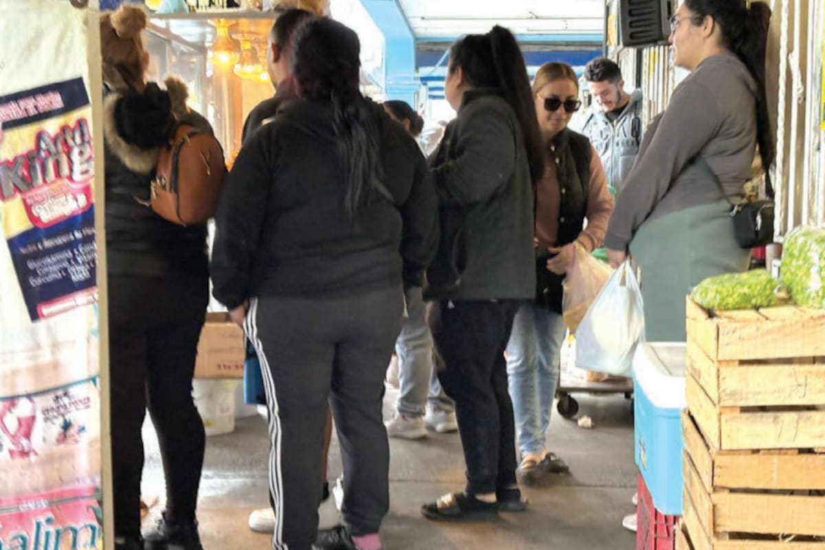 Compras de última hora abarrotan la Central de Abastos y cadenas comerciales de Nogales