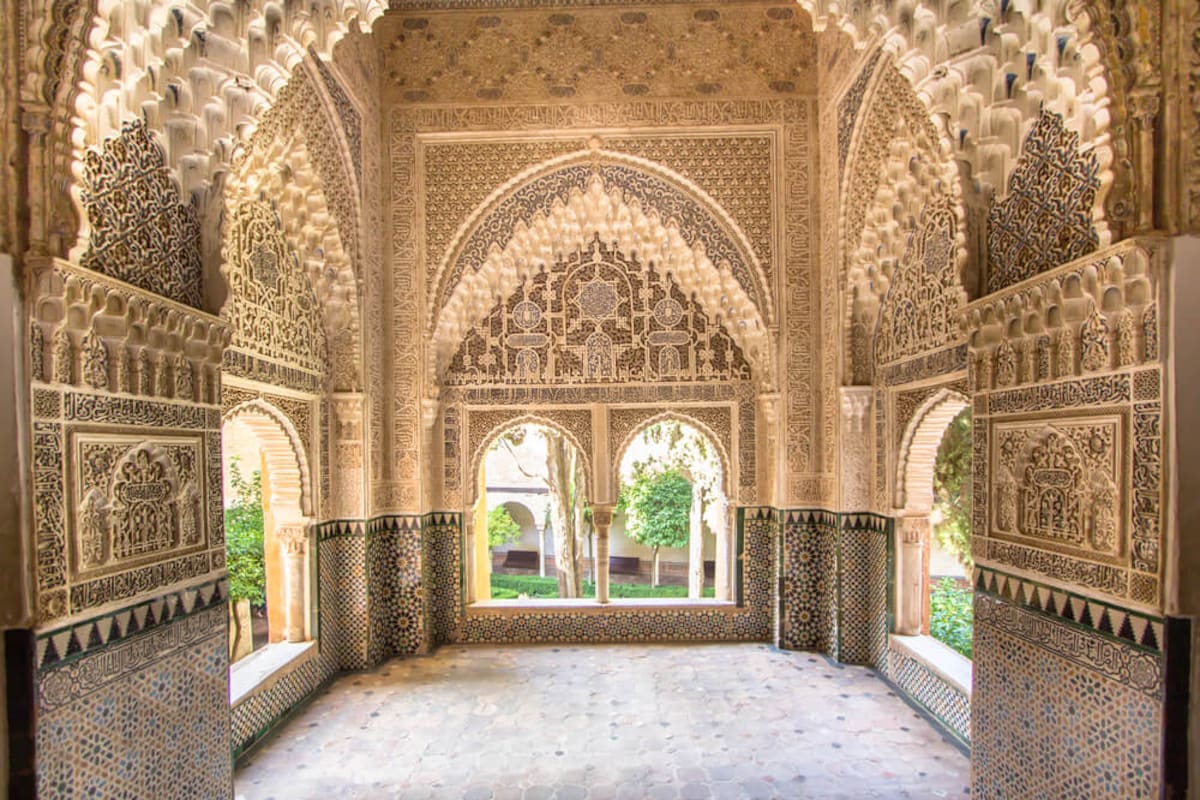 ¿Qué es La Alhambra y por qué sigue siendo un tesoro cultural inigualable?