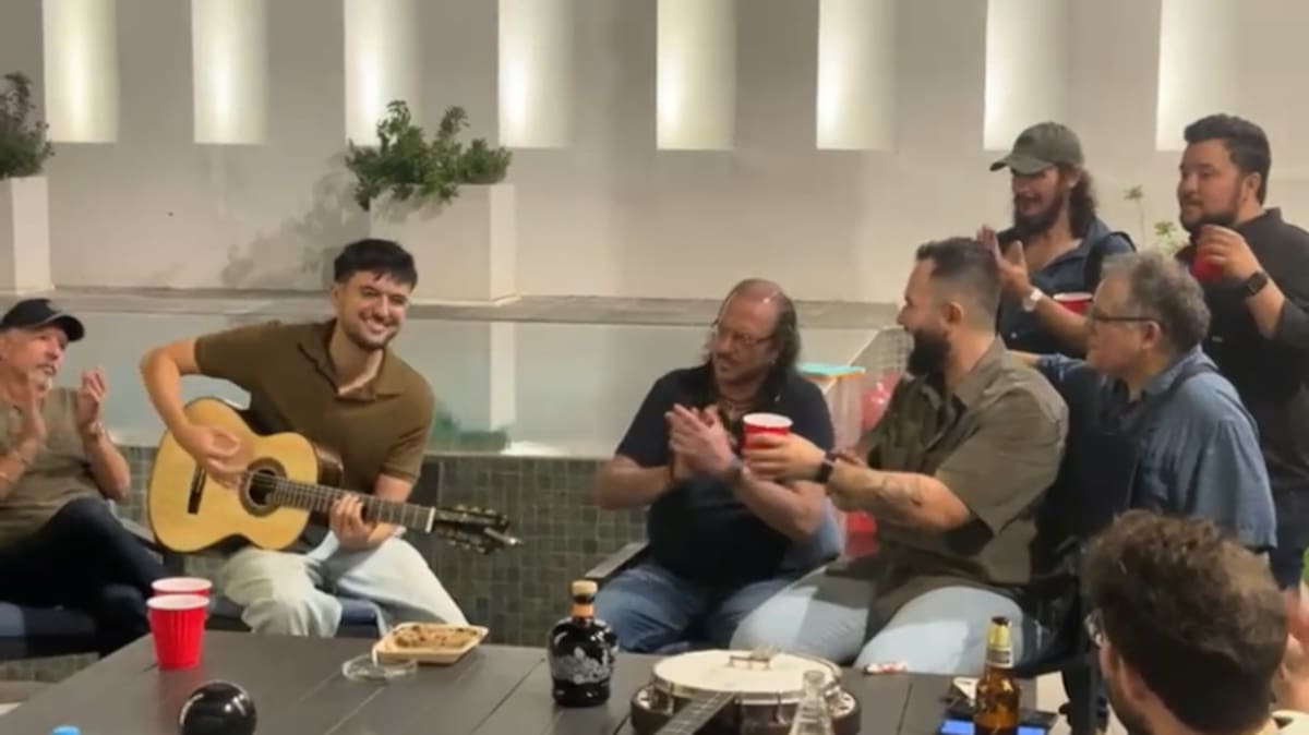 Kakalo, Fernando Delgadillo, Alejandro Filio y Carín León disfrutando de una noche de trova.