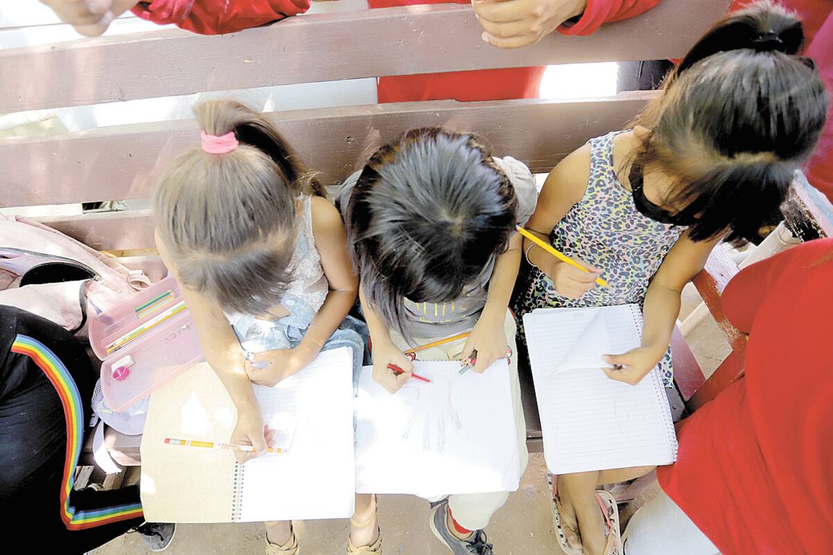 Buscan maestros voluntarios para clases en las invasiones