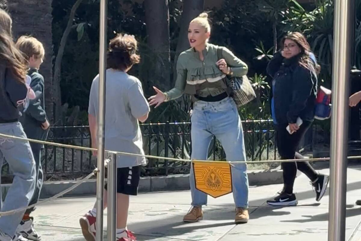 Gwen Stefani disfruta de Disneyland California Adventure