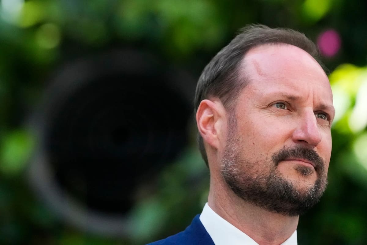 El príncipe heredero noruego Haakon observa durante una visita a las Amazon Spheres, el miércoles 17 de abril de 2024, en Seattle. | Crédito: AP/Lindsey Wasson, foto de archivo