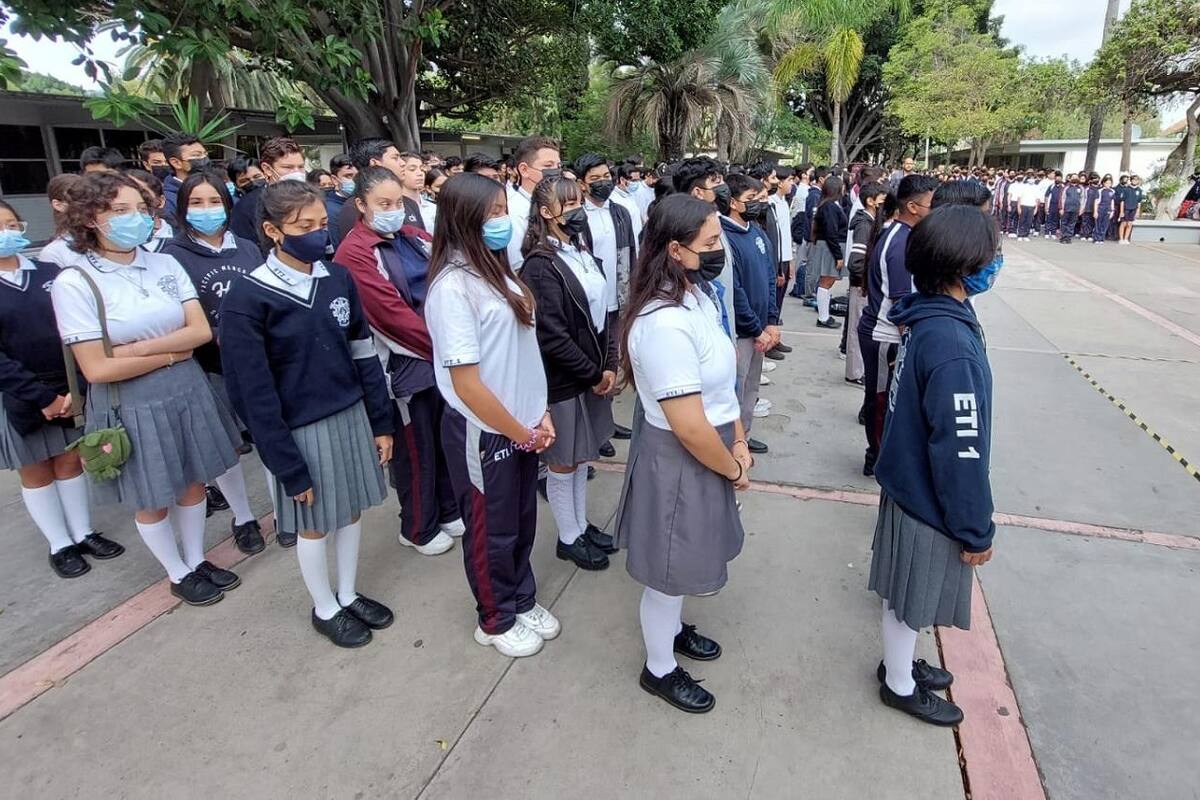 Guardan un minuto de silencio por Kevin Yael en Secundaria Técnica número 1