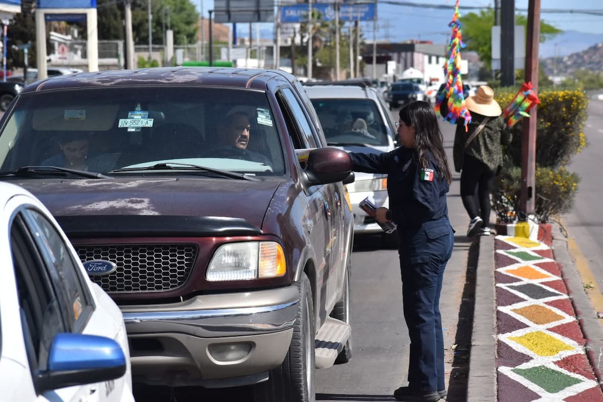 Bomberos de Nogales realizan campaña preventiva en la carretera Federal 15