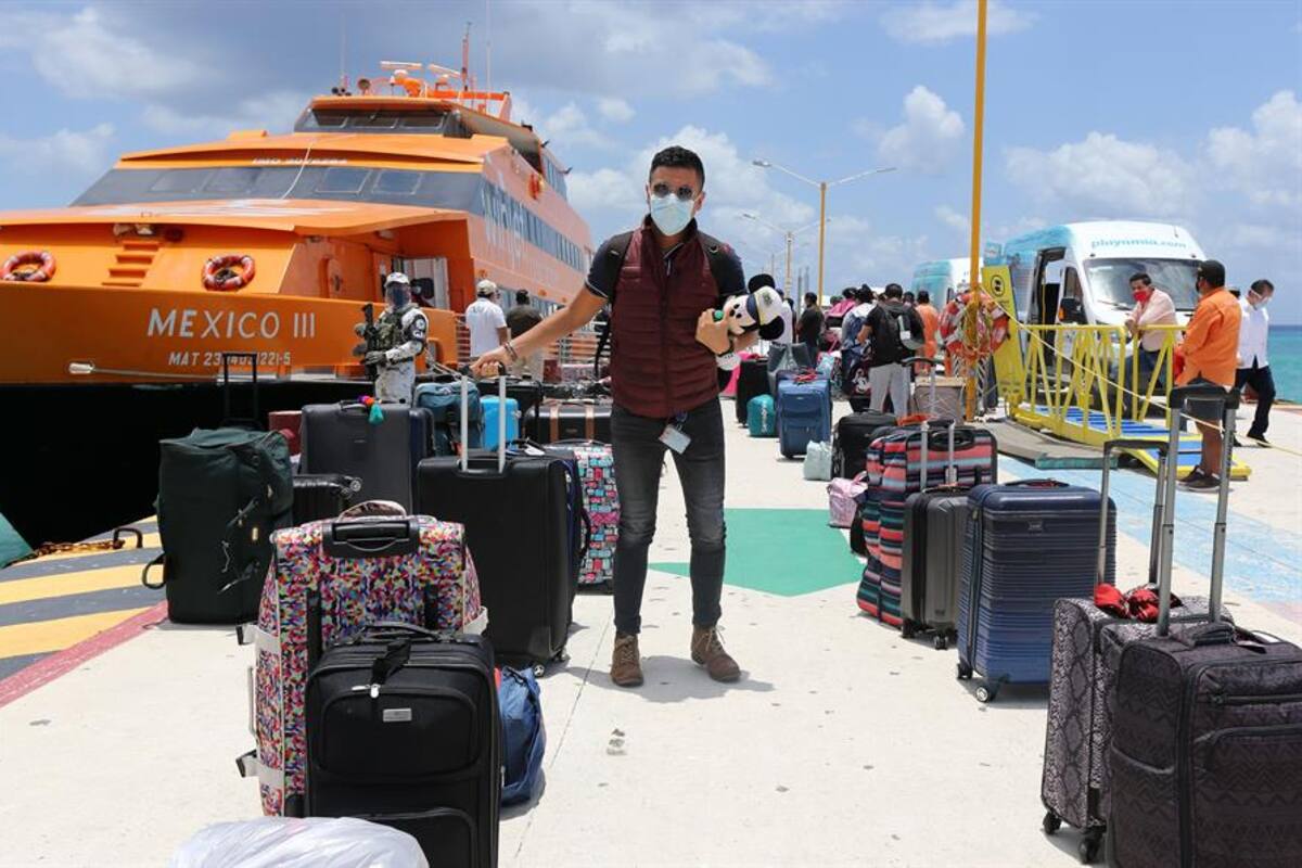 Desembarcan 68 empleados de un crucero de Disney en isla de Cozumel