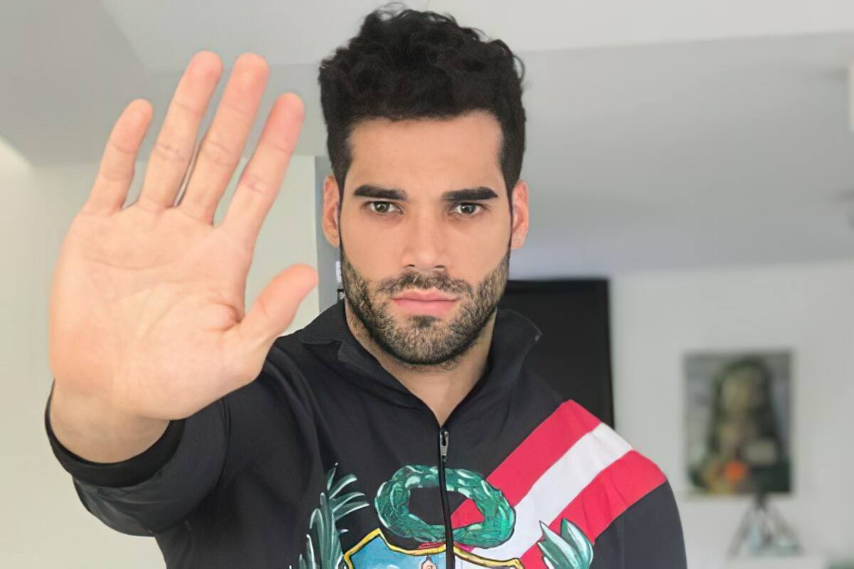 Niegan abordaje a Guty Carrera por falta de prueba de vacunación contra Covid-19