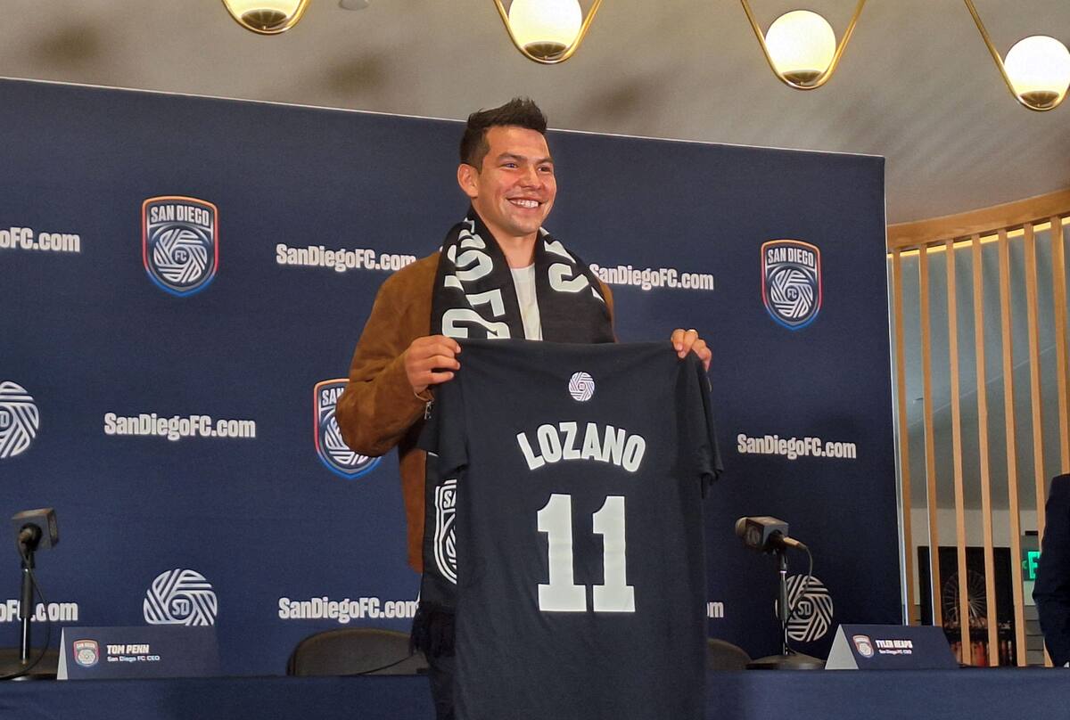 Hirving "Chucky" Lozano con la playera que lucirá con el San Diego FC. Foto: Heriberto Muñoz