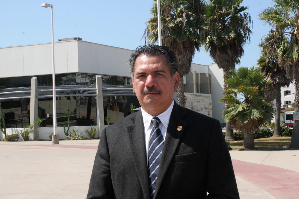 Académico de UABC recibe premio a la innovación en la práctica docente