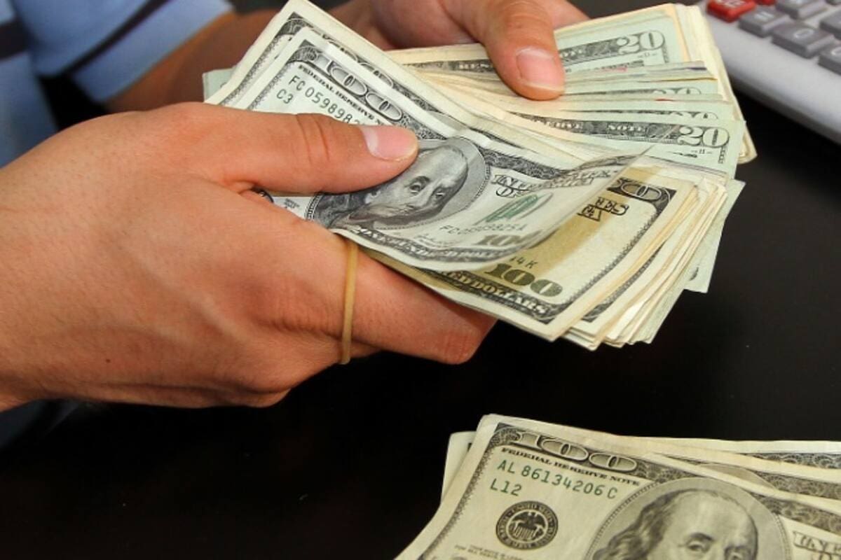 El dólar se mantiene en 18.20 pesos en casas de cambio locales