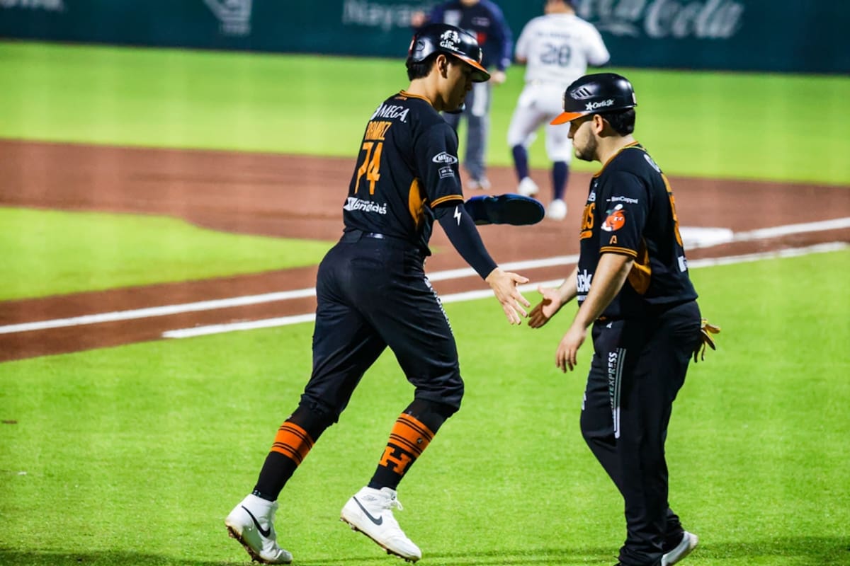 Controlan Jaguares a la ofensiva de Naranjeros y empatan la serie