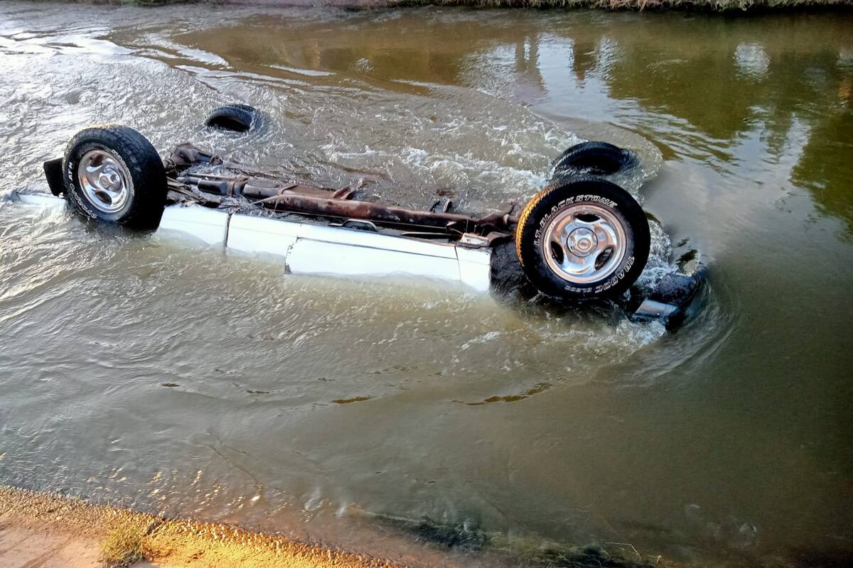 Salvan Policías Municipales a hombre de morir ahogado
