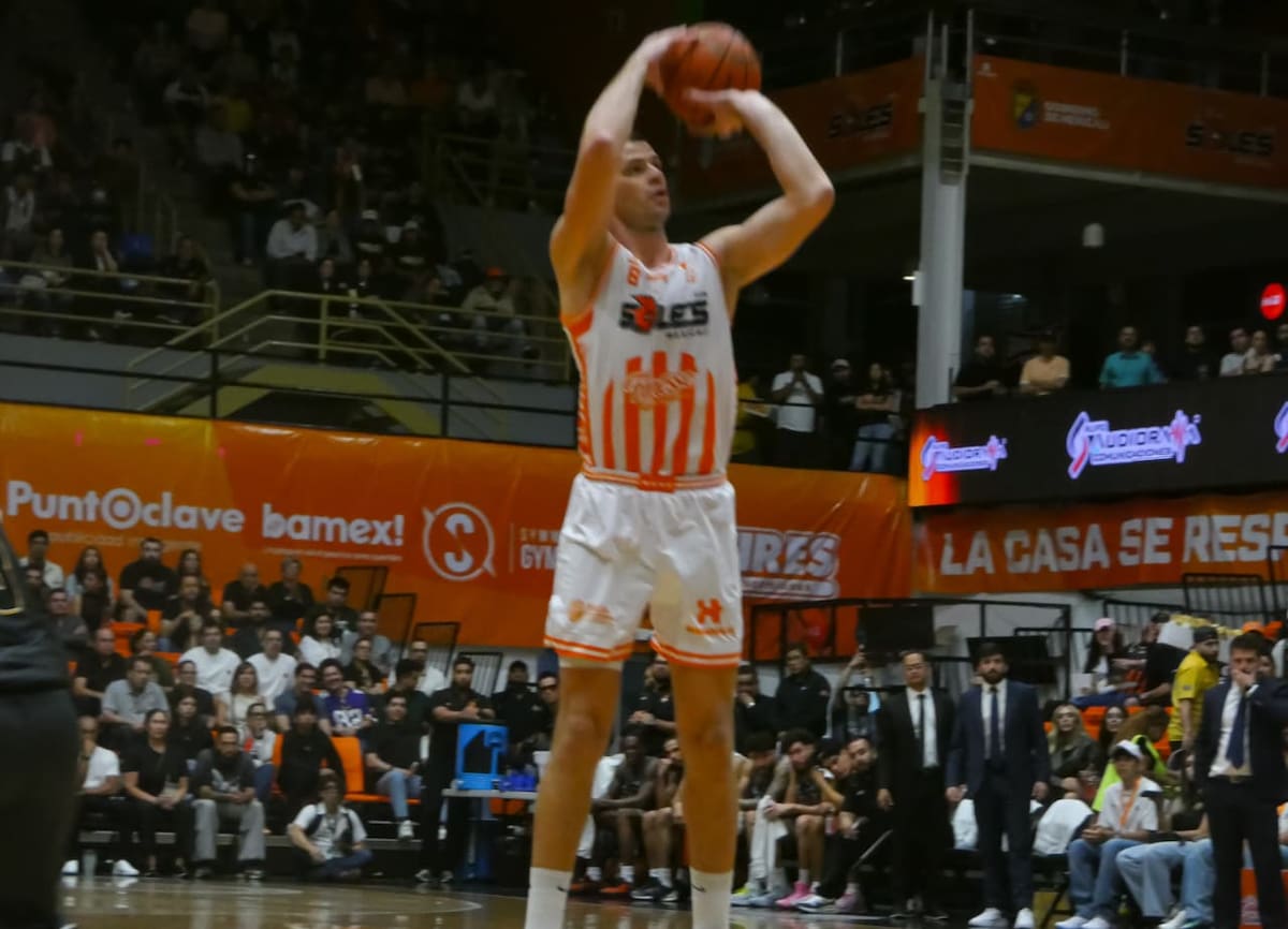 Soles de Mexicali venció 83-65 a Panteras de Aguascalientes en el Auditorio del Estado y tomó ventaja de 2-0 en la Final de Zona de la LNBP. Foto: Jesús Cota