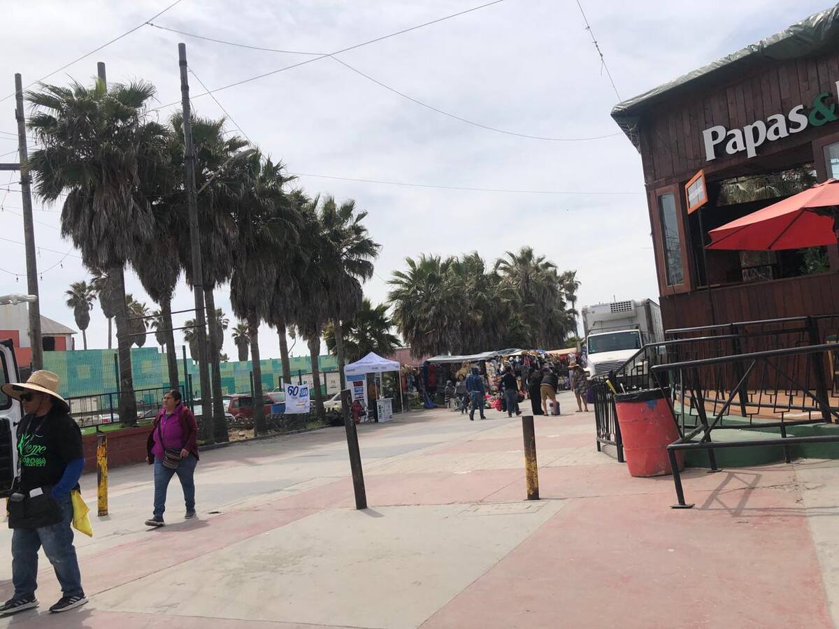 Acuden turistas a playas de Rosarito