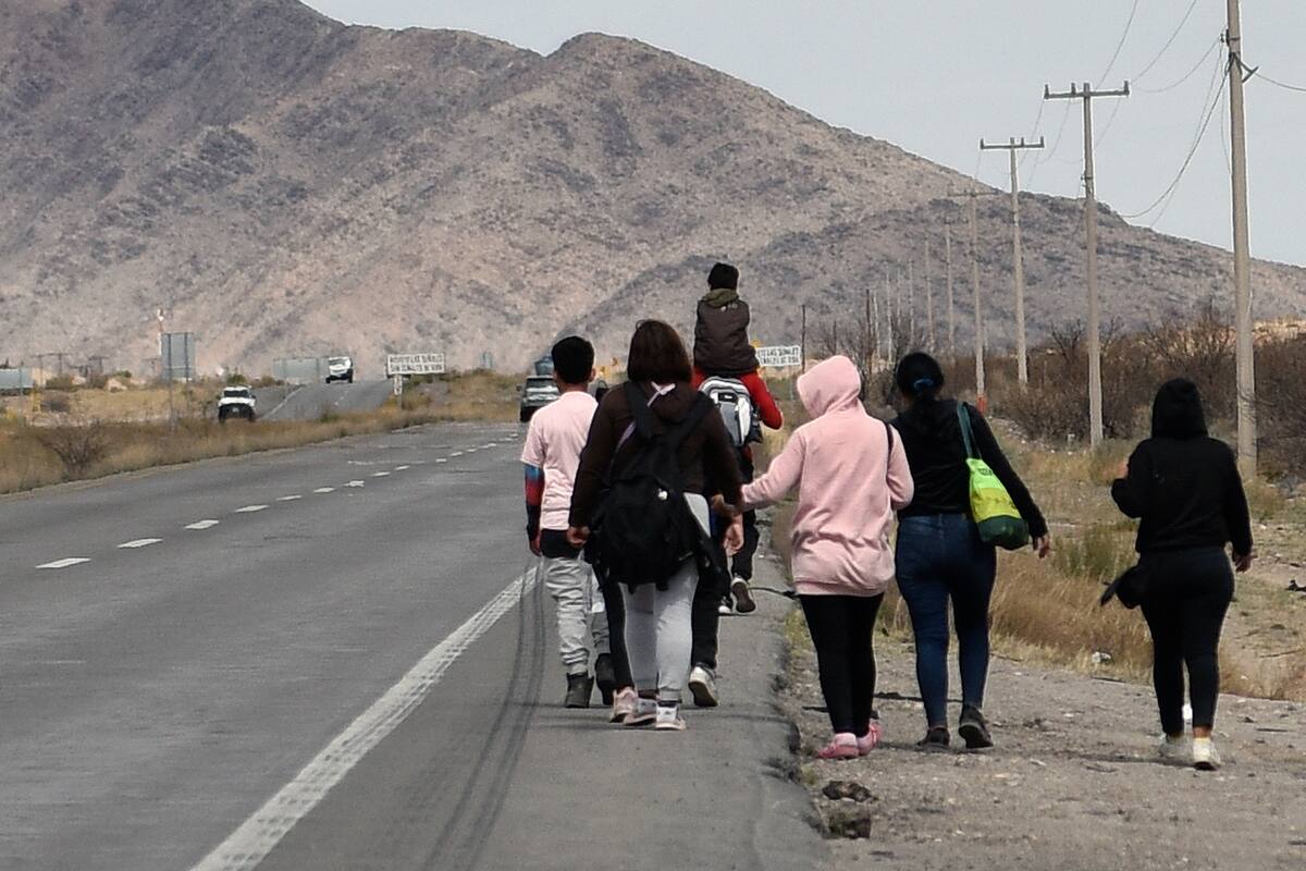 Gobernador de Texas anuncia continuación de medidas migratorias polémicas