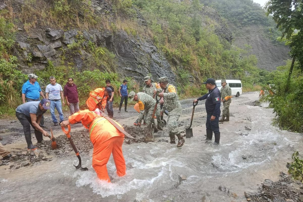 Van 24 fallecidos tras intensas lluvias registradas en al menos seis estados del País; Hidalgo con la mayor cantidad de víctimas