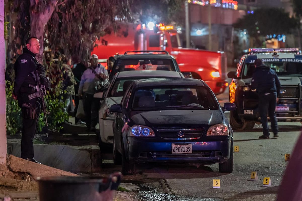 Una mujer de 24 años y un hombre fueron heridos por disparos; el hombre quedó detenido como presunto responsable. Foto: Cortesía
