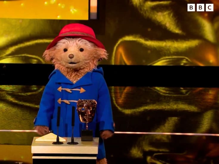¡Se robó el corazón de Londres! Paddington aparece en los BAFTA 2026 y deja un desastre de mermelada en el escenario