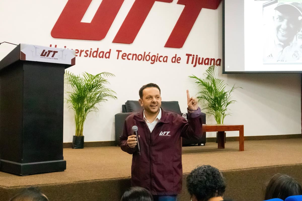 Reconoce labor de la UTT Carlos Torres