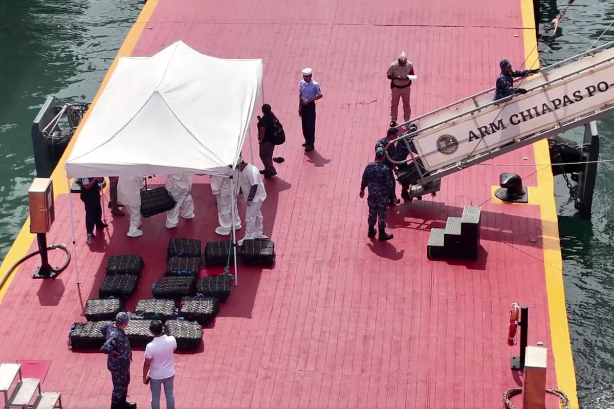 Marina traslada a Acapulco 2 mil 60 kilos de presunta cocaína asegurados en el Pacífico
