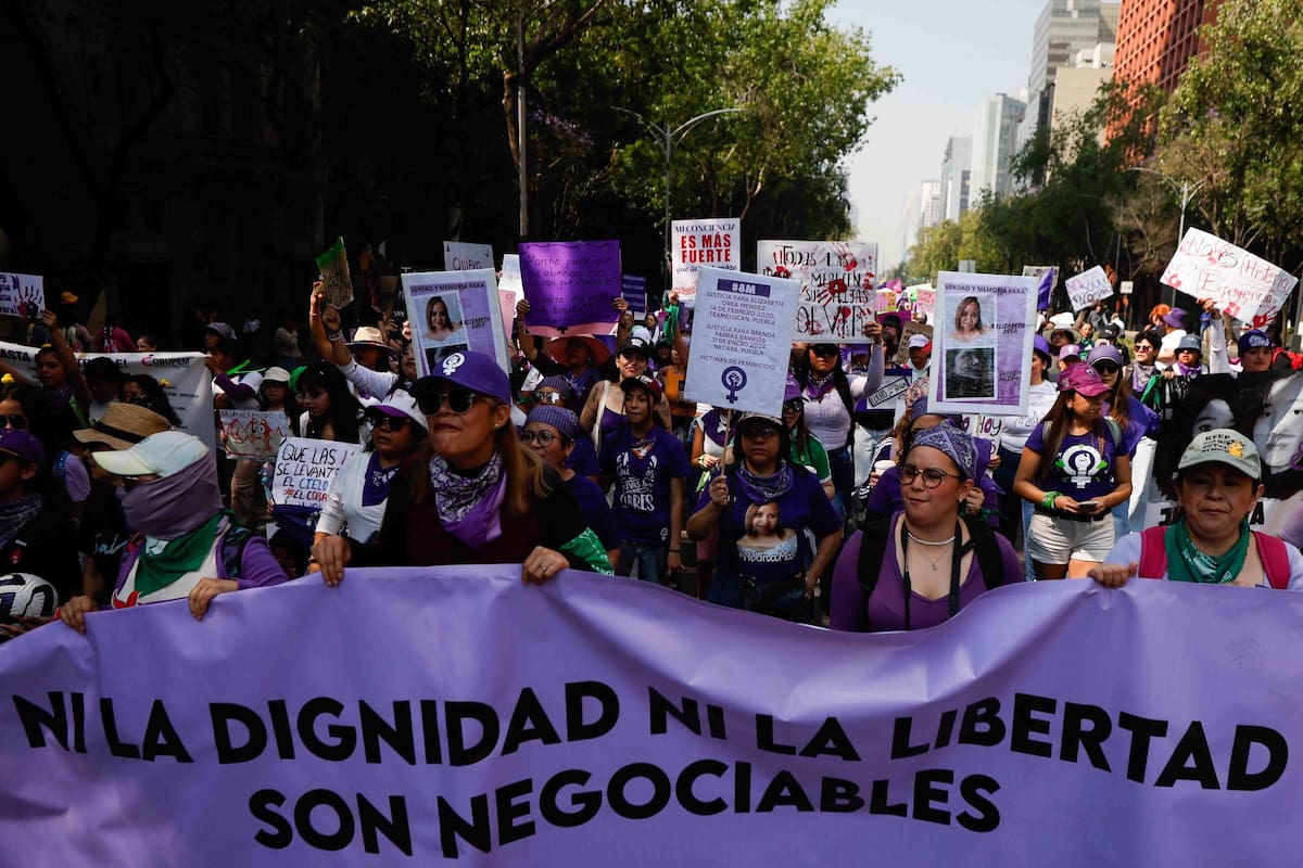 CIUDAD DE MÉXICO, March/Marcha/Mujeres.- Domingo 8 de marzo de 2026. Aspectos de la marcha en la Ciudad de México por el Día Internacional de la Mujer. Foto: Agencia EL UNIVERSAL/Diego Simón Sánchez/RDB.