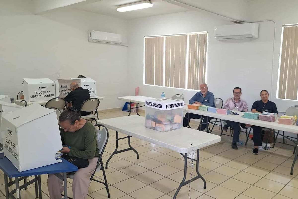 Lideran adultos mayores participación en casilla del Centro de Hermosillo durante jornada electoral