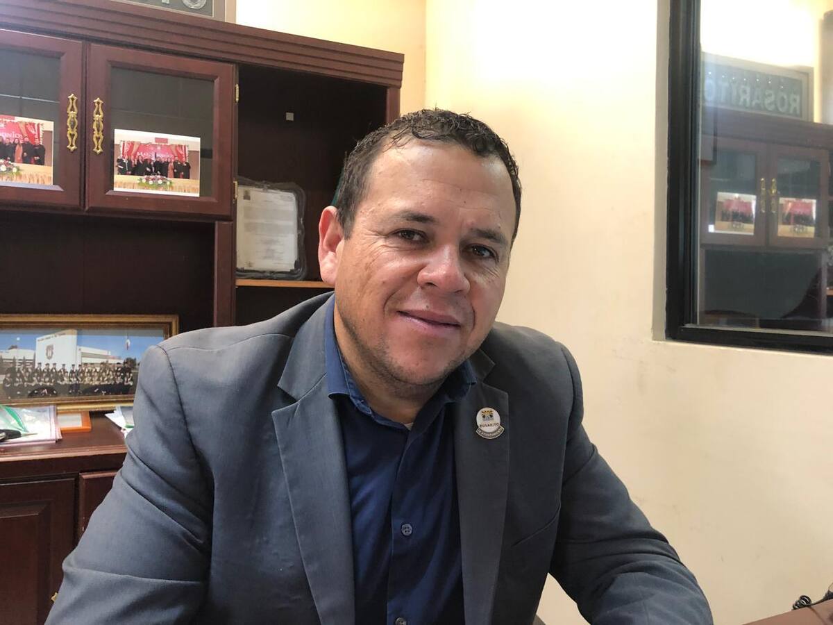 Fabián Martínez Yorba, oficial del Registro Civil de Rosarito.