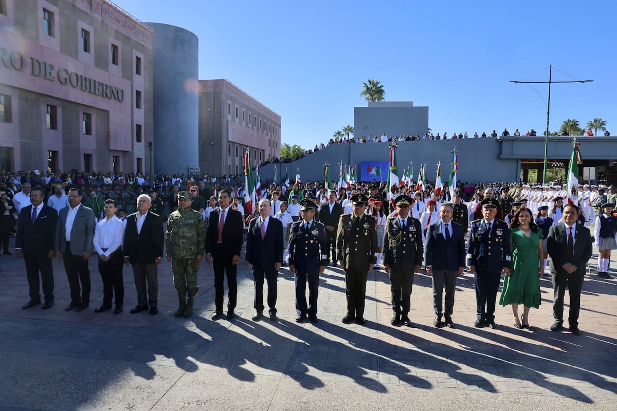 Gobernador de Sonora encabeza ceremonia del Día de la Bandera