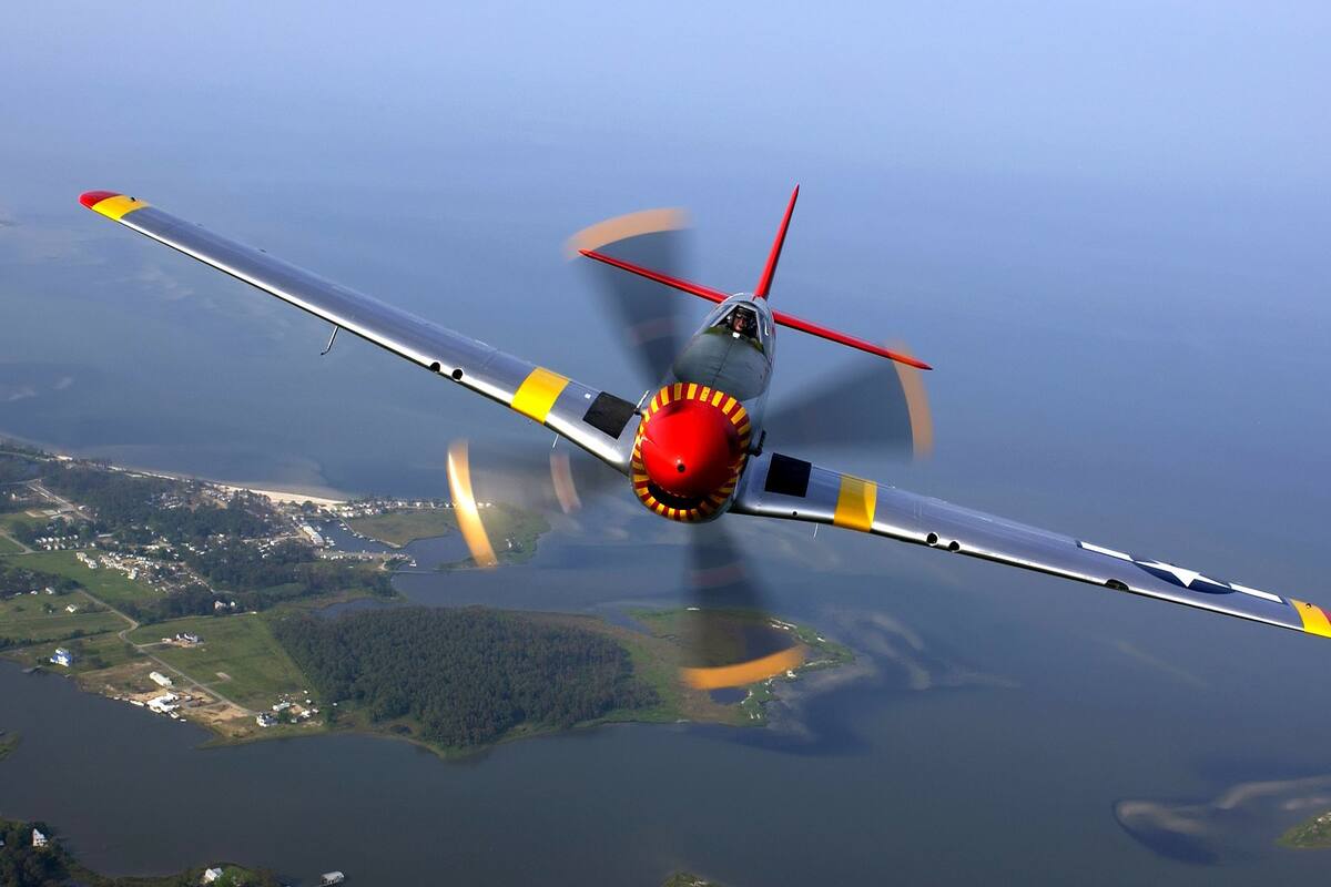 Arreglar un avión usando cinta adhesiva no es algo tan loco como imaginas