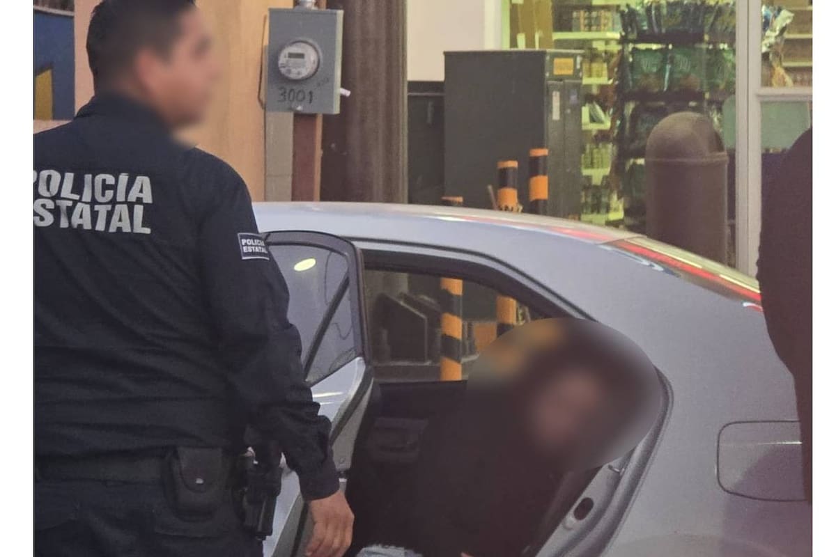 Pasajera de taxi resulta lesionada en choque