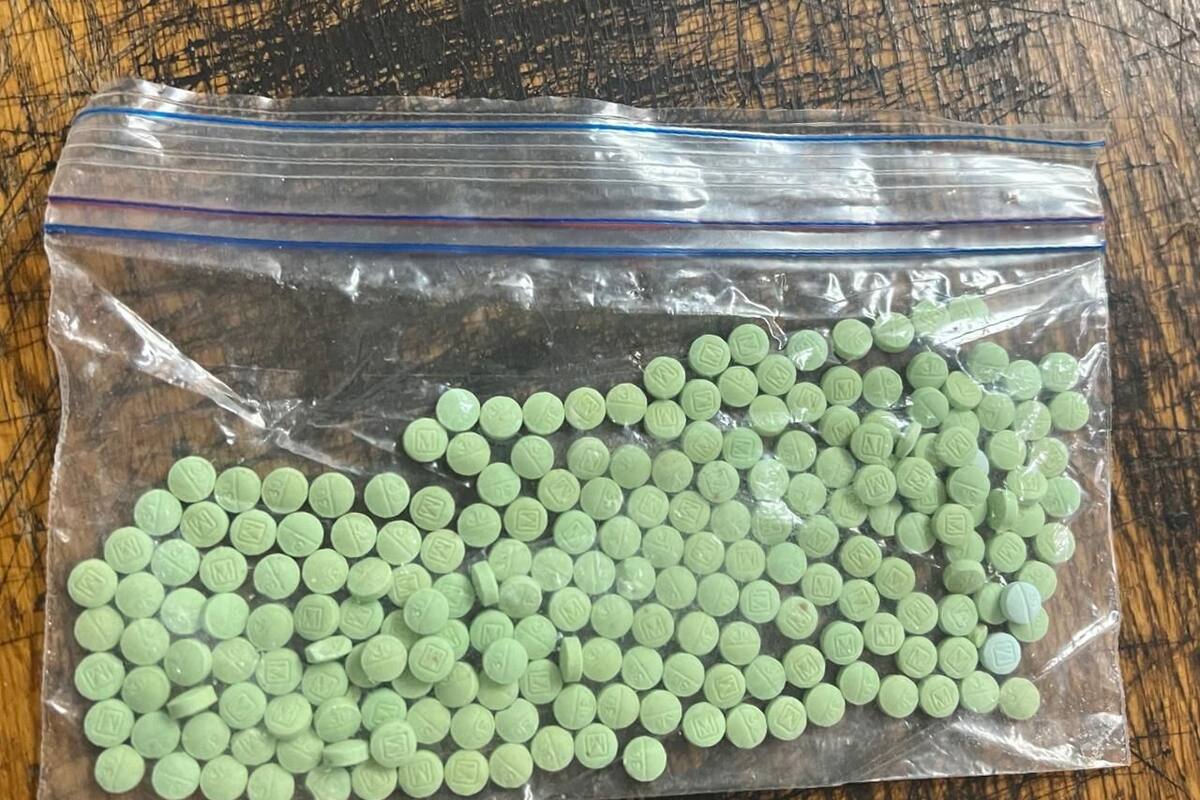 Detienen a uno con más de 200 pastillas de fentanilo en Rosarito