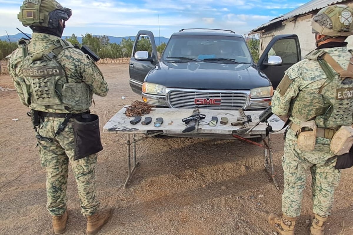 Ejército asegura armas y vehículos en carretera de San Felipe- Ensenada