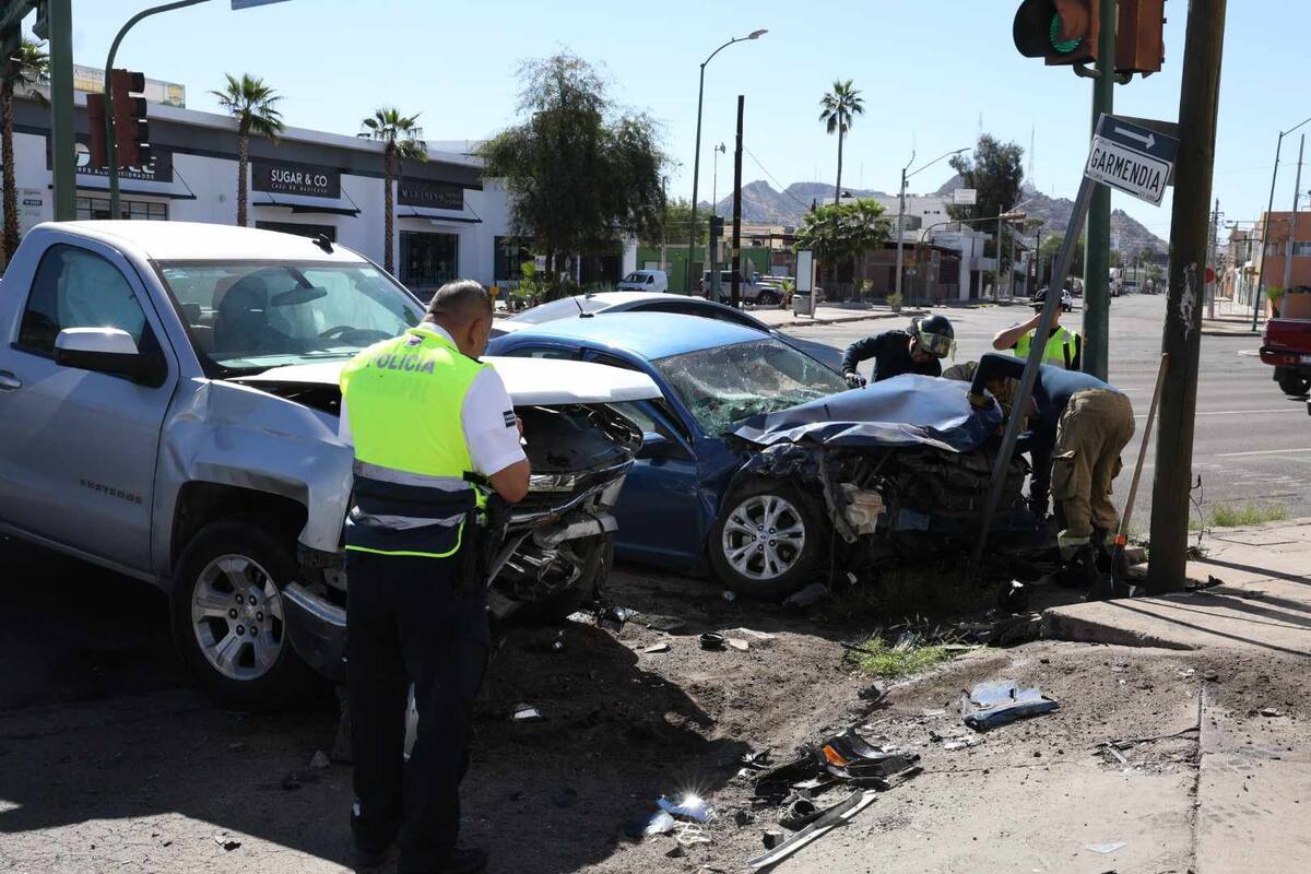 Cuatro personas heridas, incluidos dos menores, en aparatoso choque en Hermosillo