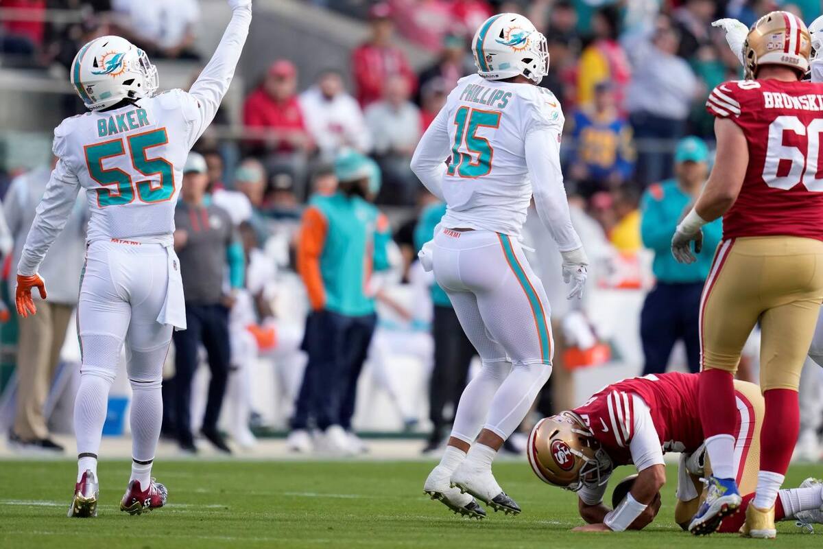 Los 49s vencen a los Dolphins, pero pierden a Jimmy Garoppolo