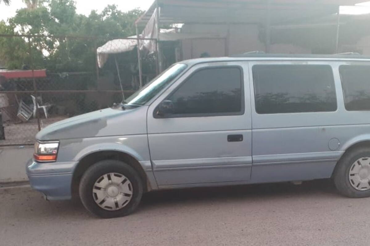 Recuperan algunos artículos robados en automóvil abandonado en colonia El Cortijo
