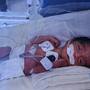 Celebran que Derek sobrevivió a un nacimiento prematuro