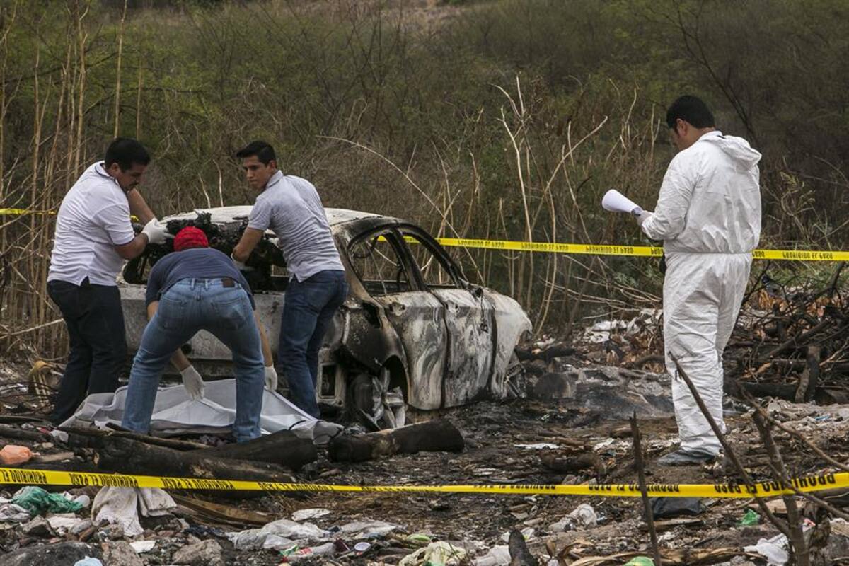 Obispo de Saltillo exige justicia por 19 personas calcinadas en camionetas